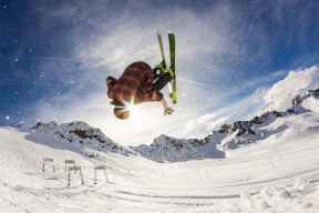 体育新闻中心通报运动员退役安置政策修订情况，运动员退役安置问题