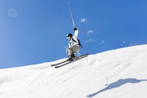 哈登持球主导进攻快船节奏更加流畅，哈登打快船数据