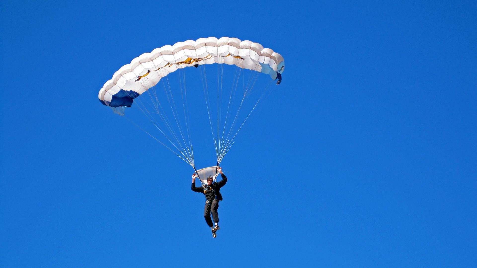 皮特·卡普尔迅猛的反应速度，成为袋鼠队进攻的加速器，皮特卡瑞尔