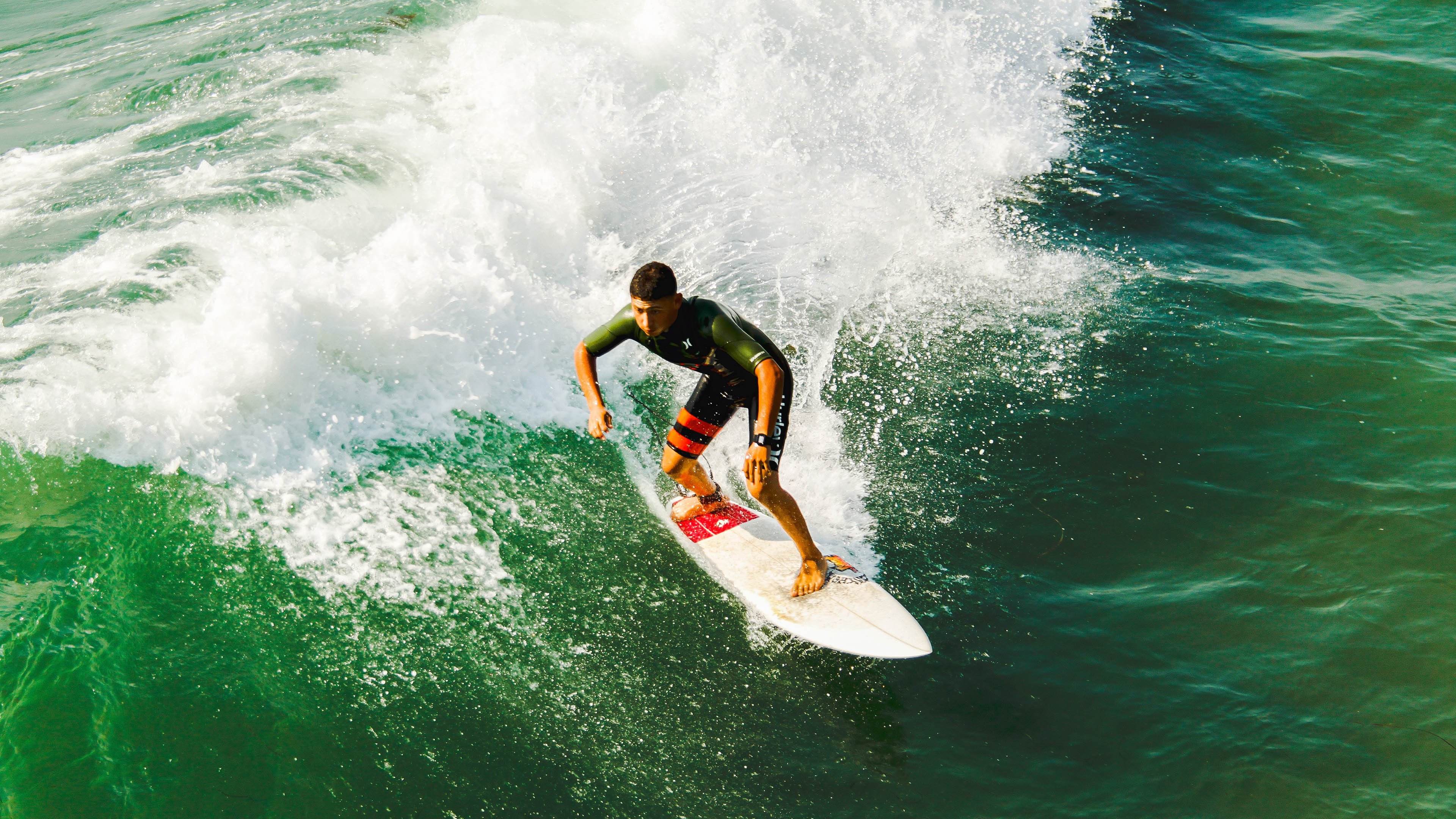 赛场之外运动员公益行动频频传递正能量引人关注，运动员公益广告